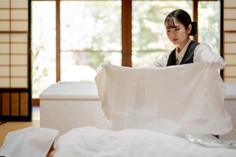 湯灌(ゆかん)とは?しないのもあり?立会い者や服装などのマナーを解説 | 1日葬・家族葬のこれから コラム