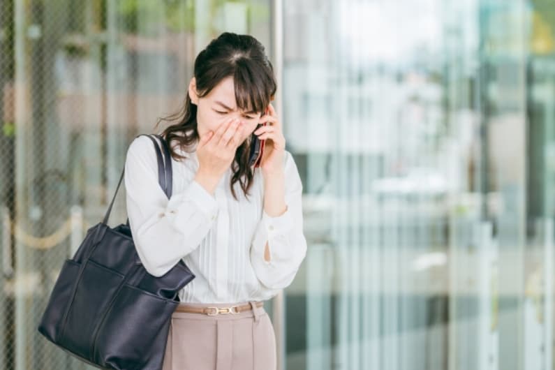 親が亡くなったら会社は忌引きで何日休める？連絡する内容も解説