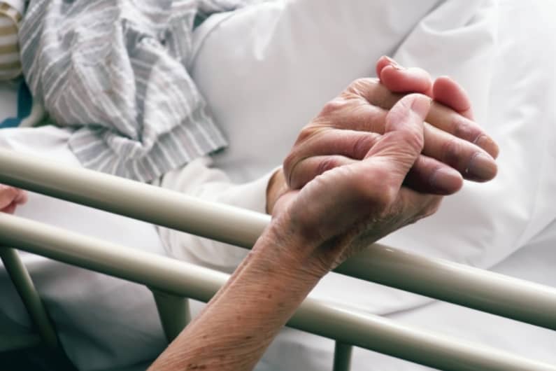 死が近い人の行動や特徴は？接し方・避けるべき行動・必要な準備を解説