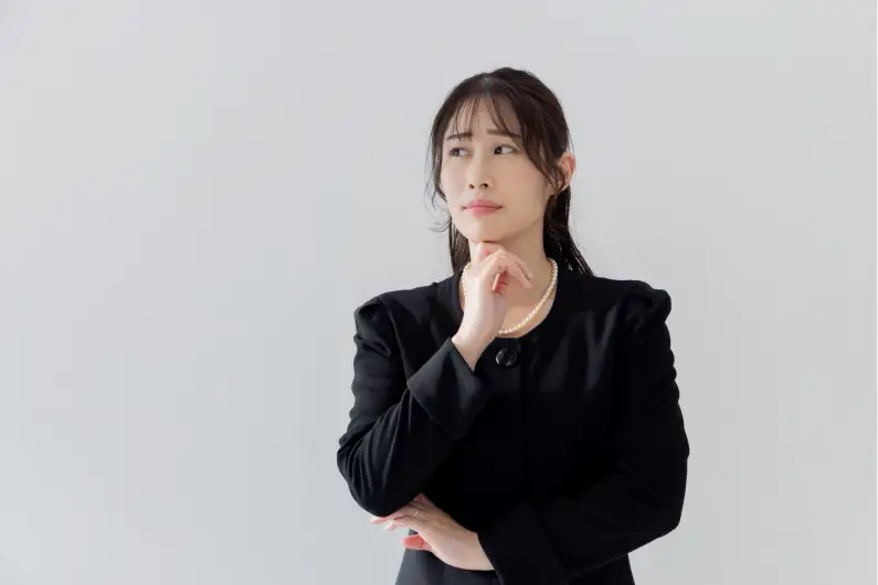 家族葬に友人は参列できる？参列してもよいケースと参列する際のマナーを解説
