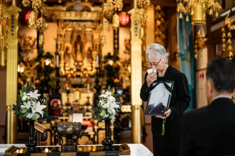 葬儀の喪主は配偶者？それとも子ども？喪主の役割やマナー、注意点も解説