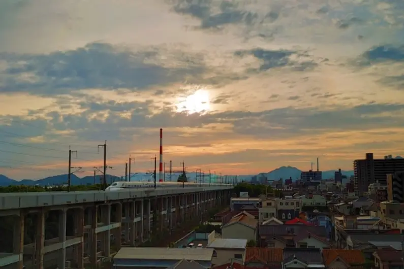 遠方に住む親が亡くなったときの訃報から葬儀までの流れと手続きを解説