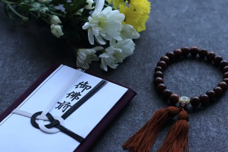 会社関係者の家族葬における香典の考え方｜参列側・遺族側それぞれの対応とマナー