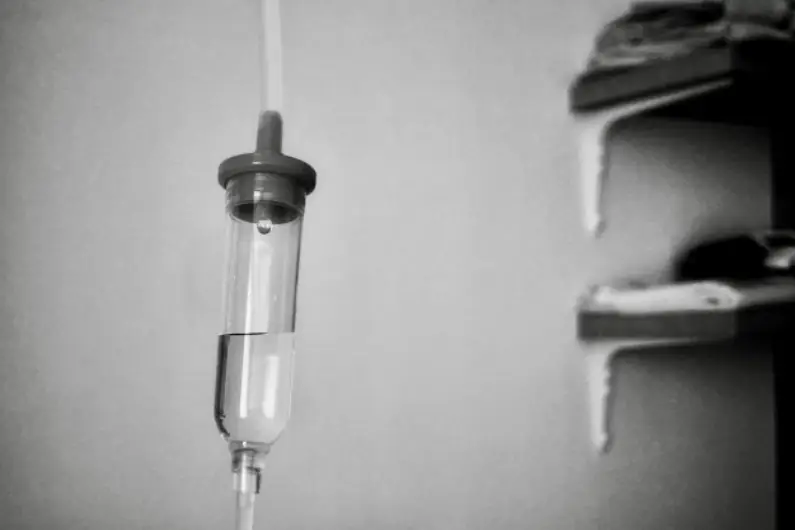 遠方の親が危篤になったら？すぐにやることや職場に連絡する際の例文についても紹介