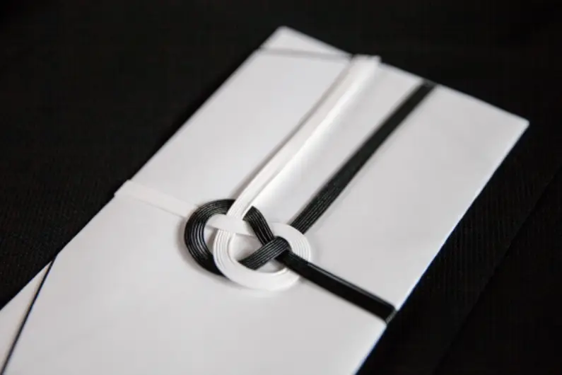 神式のお通夜に呼ばれたら｜通夜祭の流れや参列の作法・服装や香典のポイントを解説