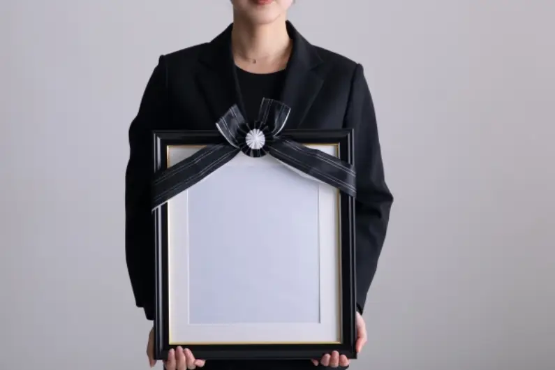 遺影に関するタブーとは？選び方や飾り方、保管・処分の仕方のタブーを解説