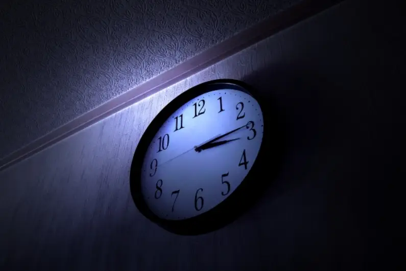 夜中に亡くなった場合のお通夜はいつ？日程の決め方とお通夜までのスケジュール