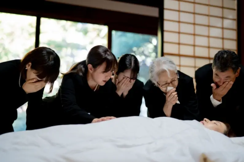 臨終に立ち会うときの心構えとは？立ち会えない場合についてや埋葬までの流れを紹介