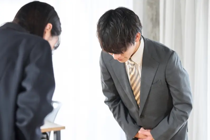 家族葬で会社から香典をもらったらどうする？社長へのお返しやお礼の言葉のマナーを解説