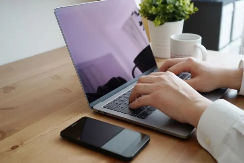 忌引きメールの書き方と例文｜送り先別の文面からマナーまで徹底解説