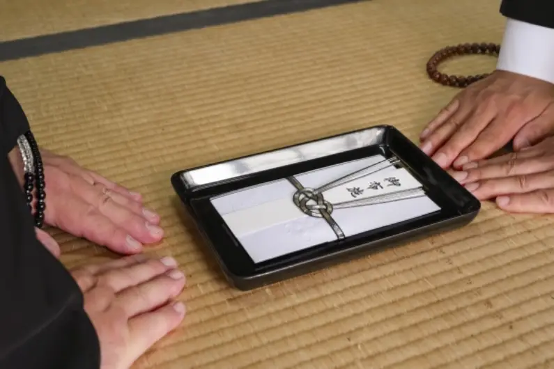 お布施が高いのはなぜ？相場の目安と負担を減らす方法を解説